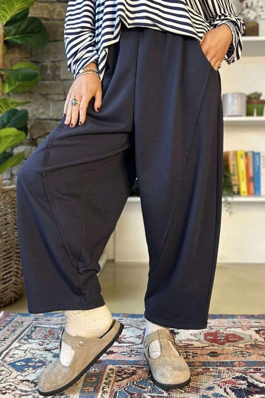 Scamp Raw Seam Barrel Pant Navy /14 =